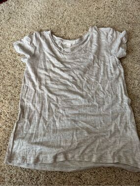 Girls tan v-neck shirt 💛